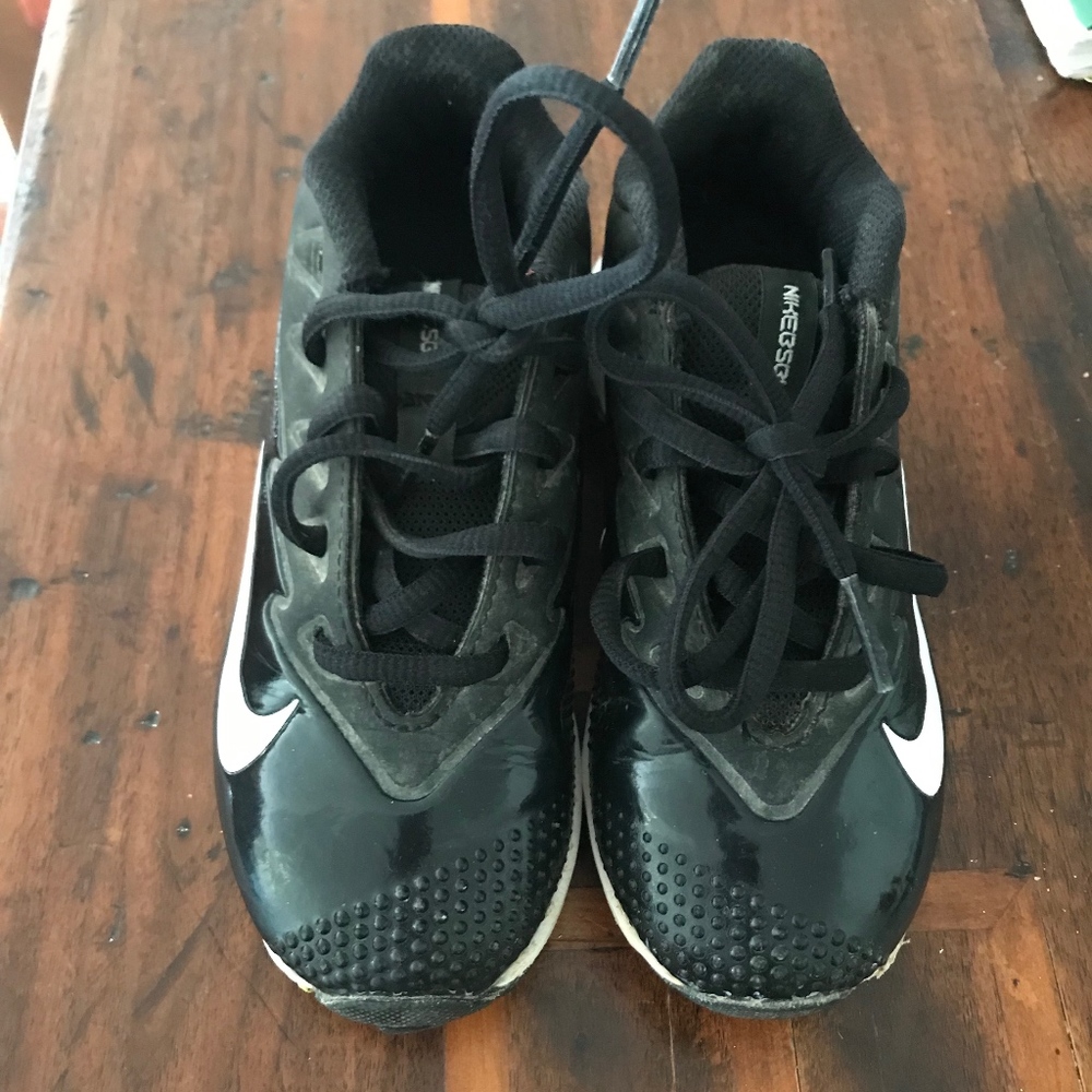 BOYS NIKE CLEATS